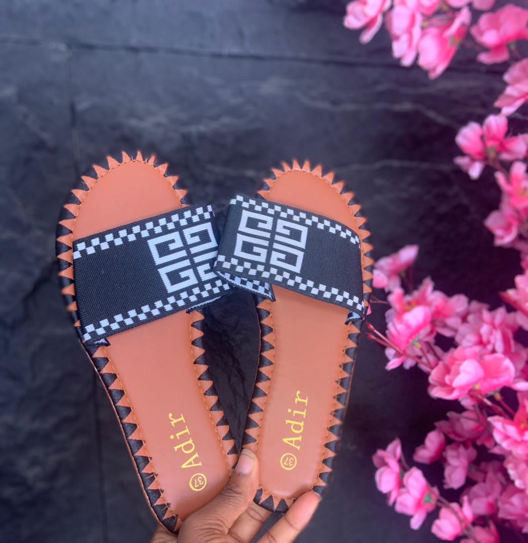 GG slipper